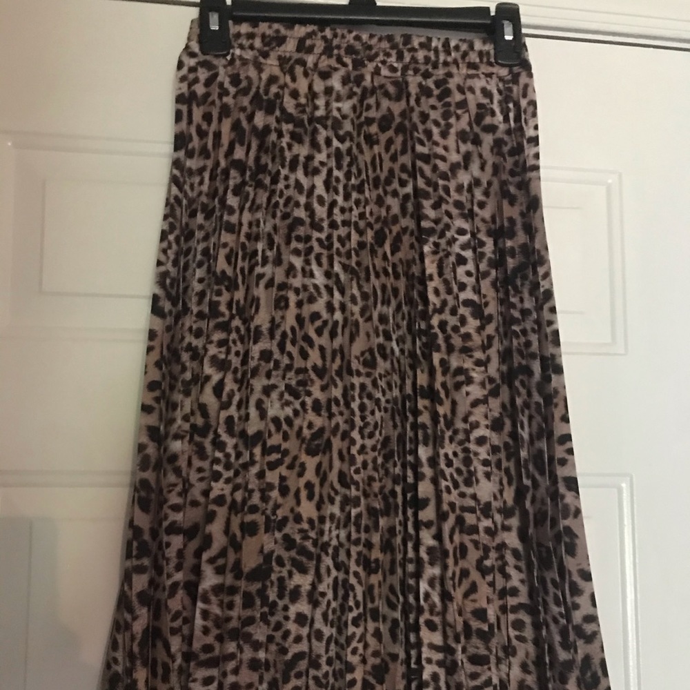 Pleated Leopard Print Skirt
